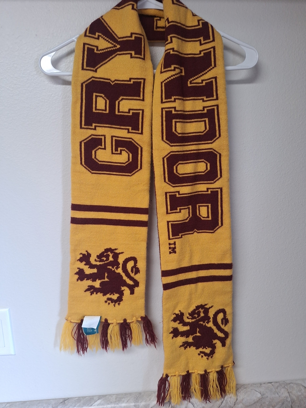Warner Bros. Harry Potter Knit Scarf in Yellow & Burgundy